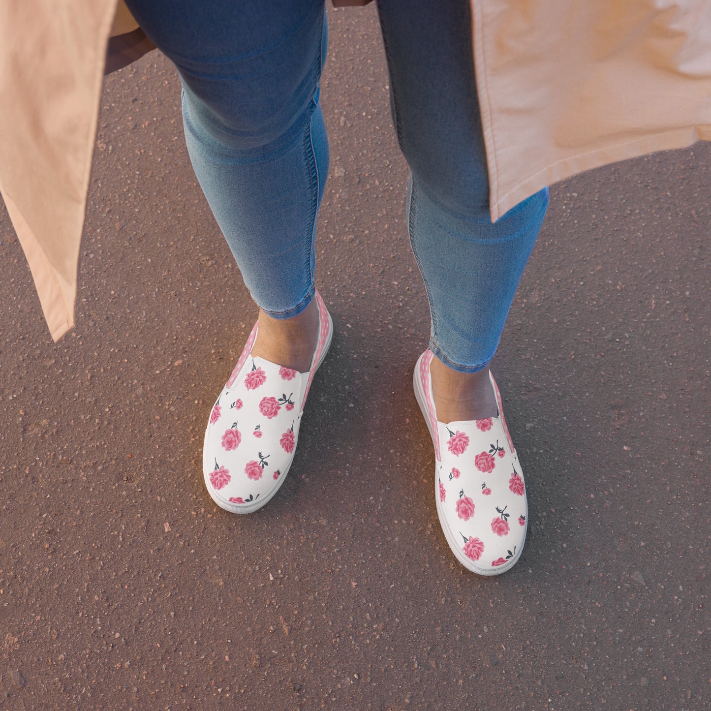 Women’s slip-on canvas shoes (Happy Sheep)