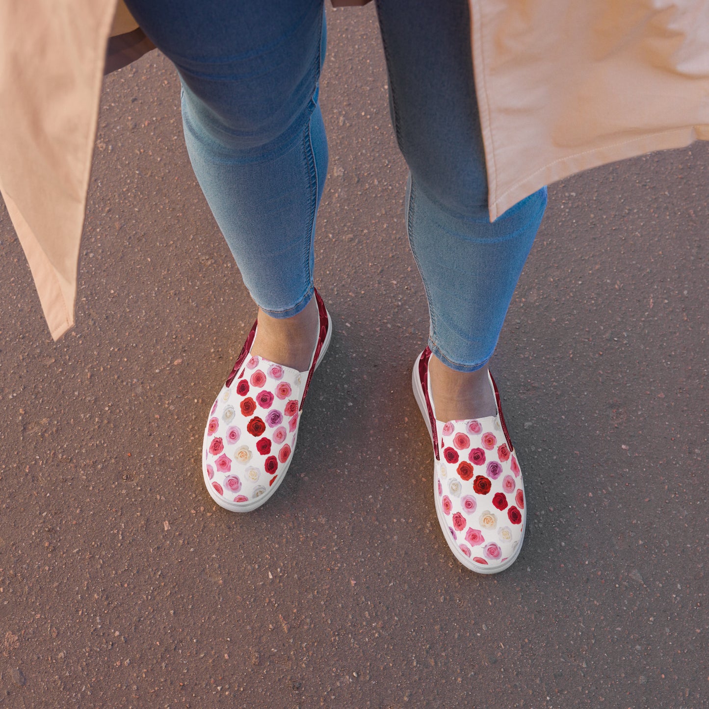 Women’s slip-on canvas shoes (Cute Skunk)